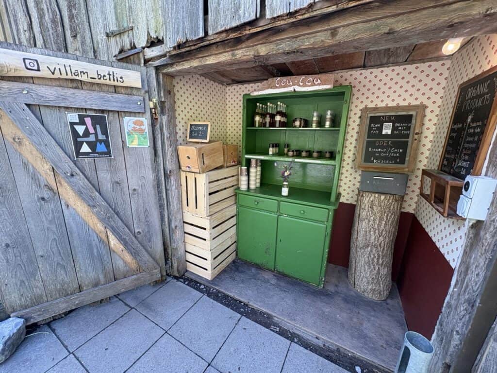 Small self-service stand selling local specialties along Betlis–Quinten hiking trail