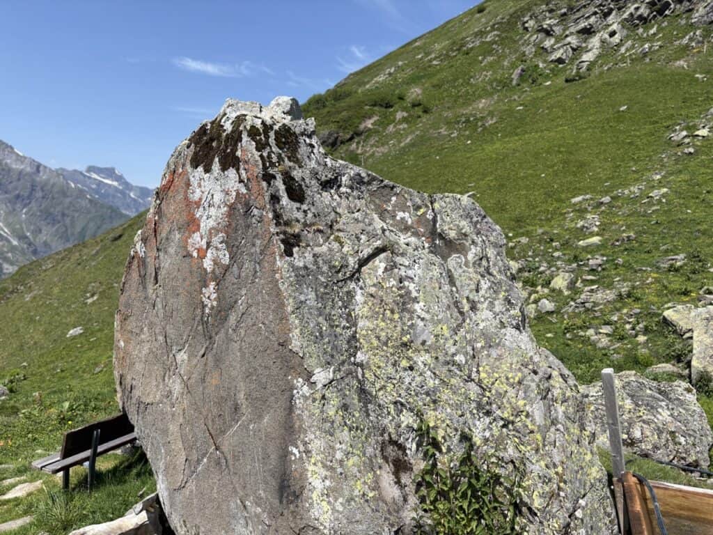 Gummstein, an energy spot along the Grotzli Trail on Fürenalp