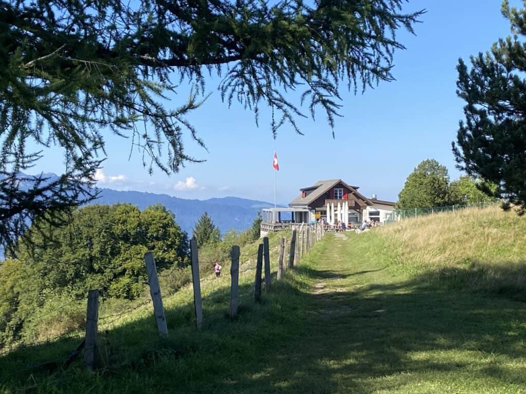 Bergrestaurant Hammetschwand on Bürgenstock with outdoor seating and mountain scenery.