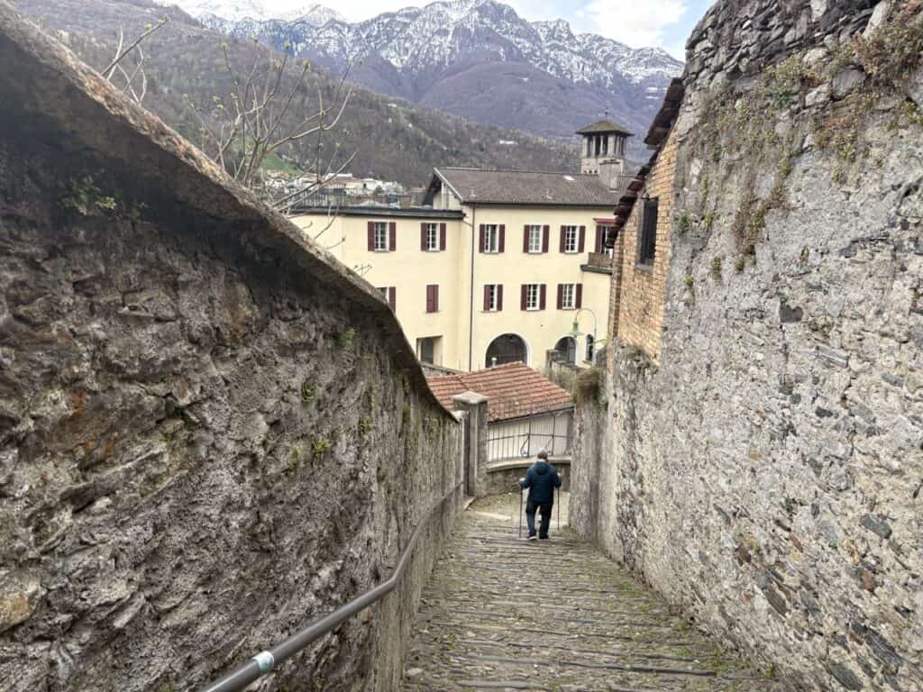Uphill path leading to Castel Grande on the Bellinzona castles hike. 