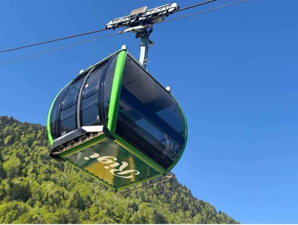 Green Rigi Kräbel cable car cabin carrying up to 15 passengers up to Rigi Scheidegg